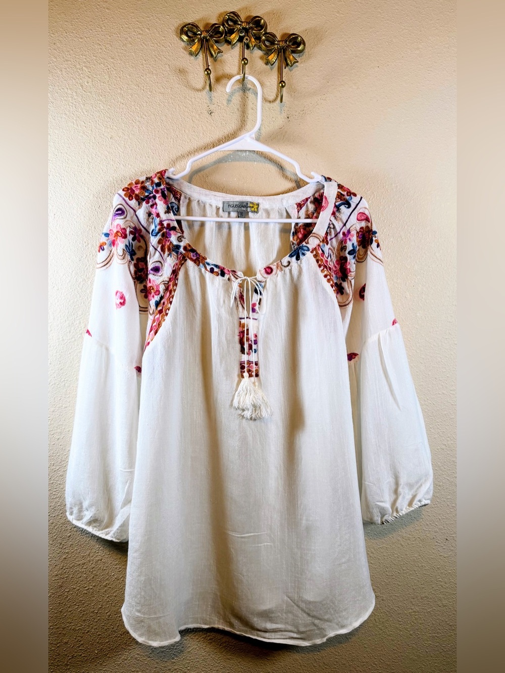 Figueroa & Flower White Embroidered Peasant Blouse w/Puffy Sleeves. Size XL